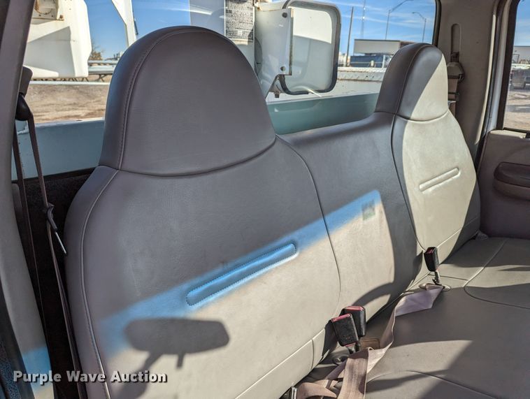 image for item LP9216 2000 Ford F350 Super Duty  bucket truck