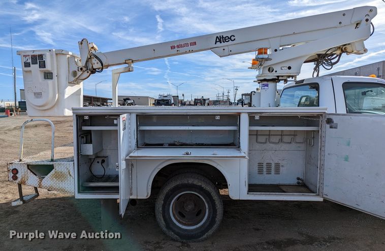 image for item LP9216 2000 Ford F350 Super Duty  bucket truck