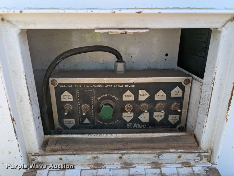 image for item LP9216 2000 Ford F350 Super Duty  bucket truck