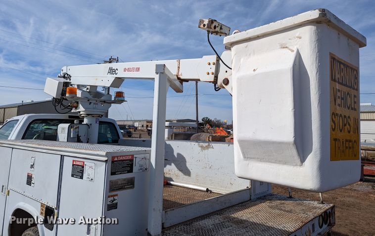 image for item LP9216 2000 Ford F350 Super Duty  bucket truck