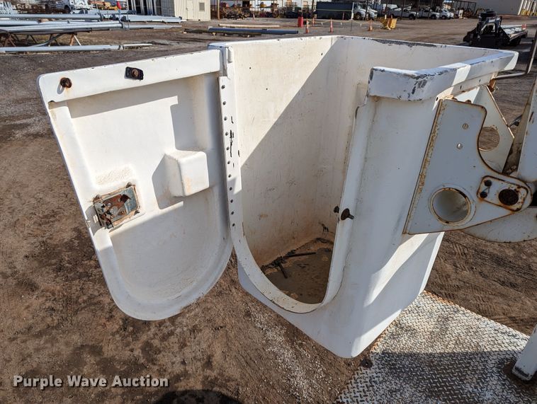 image for item LP9216 2000 Ford F350 Super Duty  bucket truck