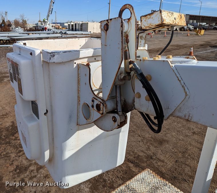 image for item LP9216 2000 Ford F350 Super Duty  bucket truck