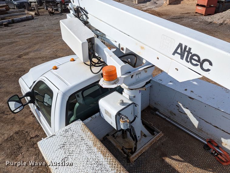 image for item LP9216 2000 Ford F350 Super Duty  bucket truck