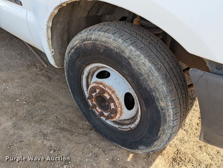 image for item LP9216 2000 Ford F350 Super Duty  bucket truck