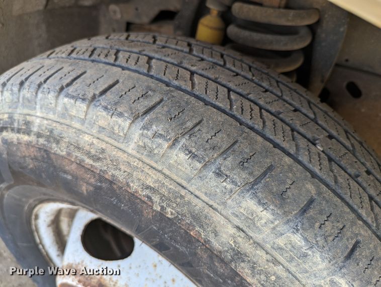 image for item LP9216 2000 Ford F350 Super Duty  bucket truck