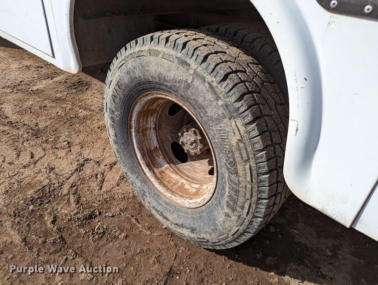 image for item LP9216 2000 Ford F350 Super Duty  bucket truck