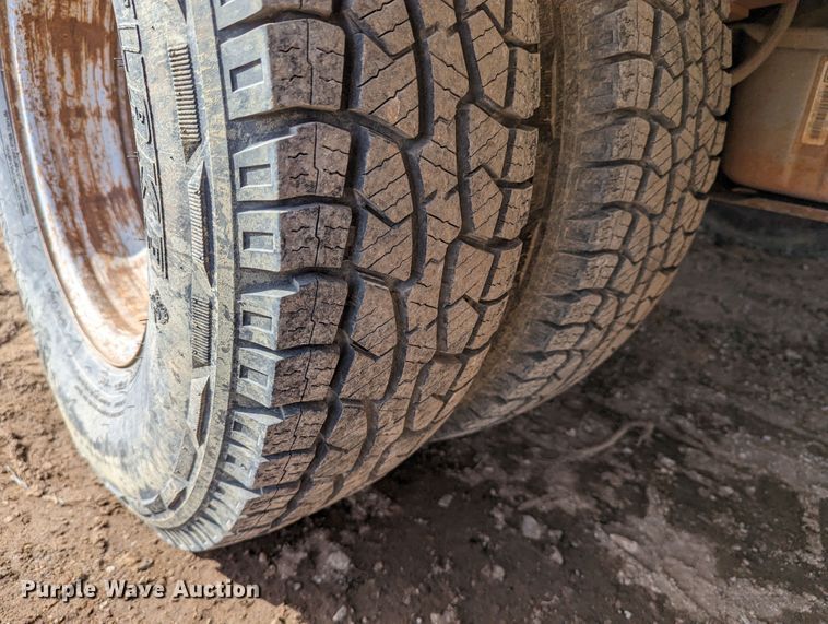 image for item LP9216 2000 Ford F350 Super Duty  bucket truck