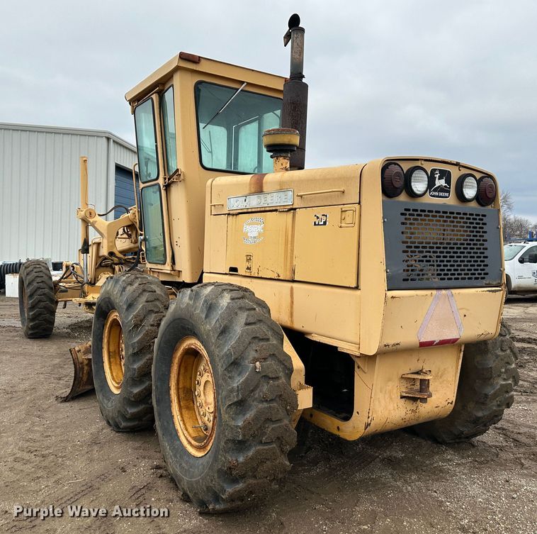 image for item LP9834 1981 John Deere 672A  motor grader