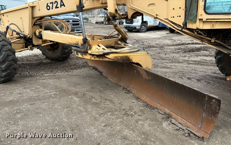 image for item LP9834 1981 John Deere 672A  motor grader