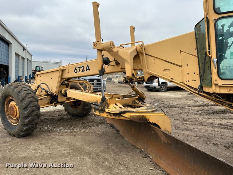 image for item LP9834 1981 John Deere 672A  motor grader