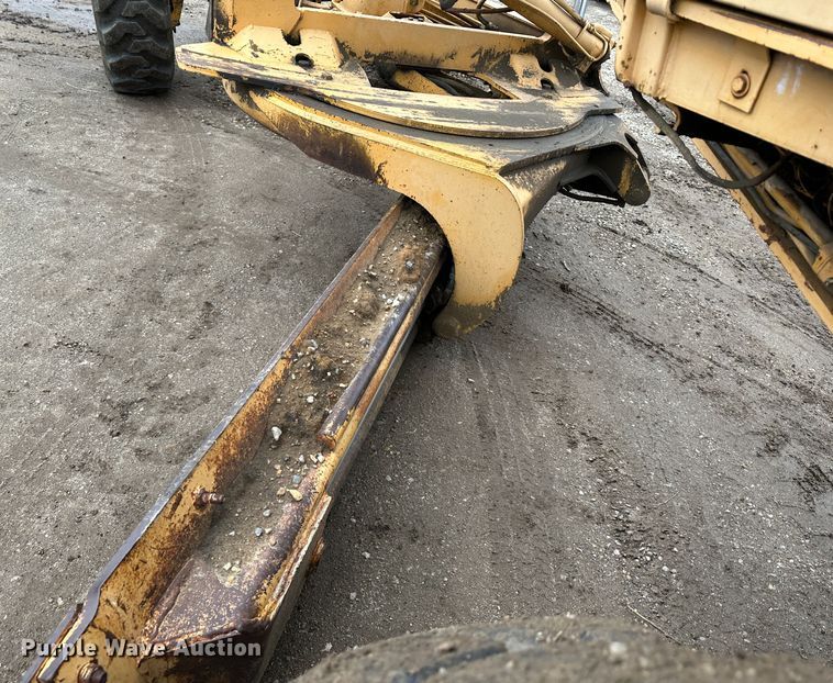 image for item LP9834 1981 John Deere 672A  motor grader