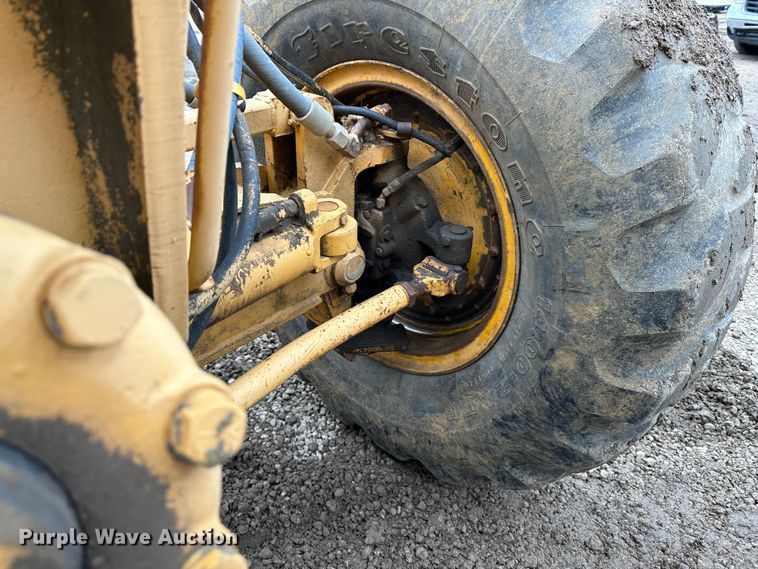image for item LP9834 1981 John Deere 672A  motor grader