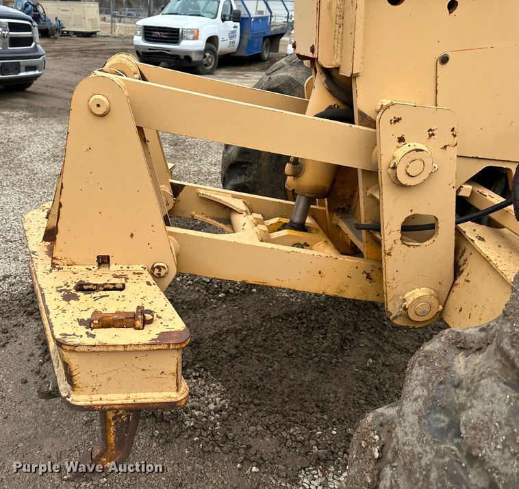 image for item LP9834 1981 John Deere 672A  motor grader