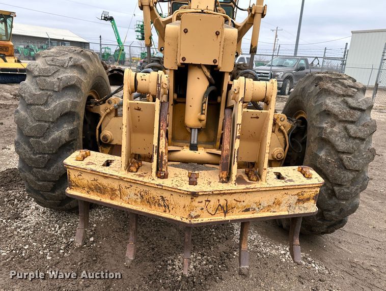 image for item LP9834 1981 John Deere 672A  motor grader