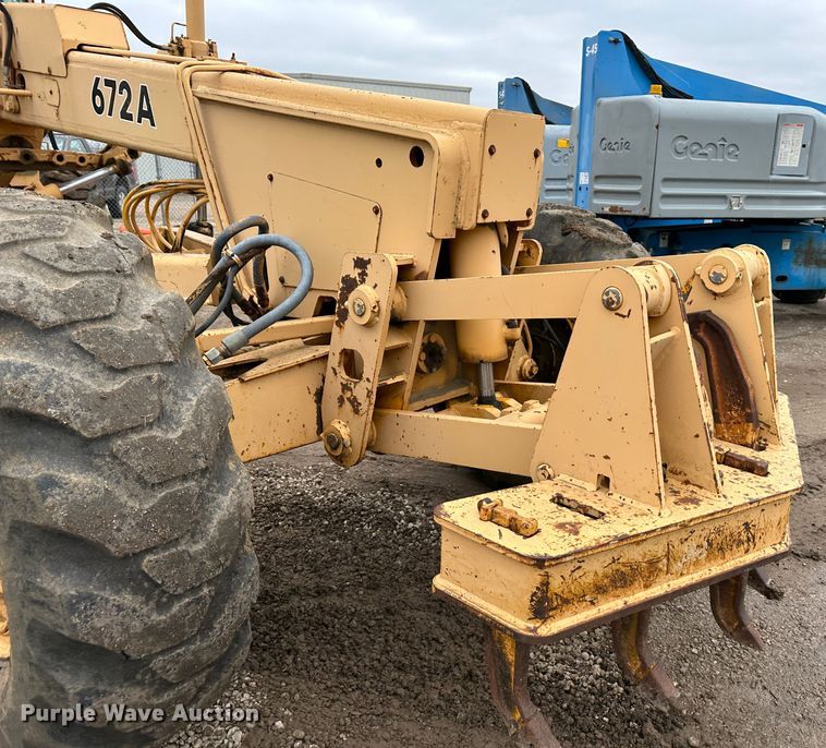 image for item LP9834 1981 John Deere 672A  motor grader