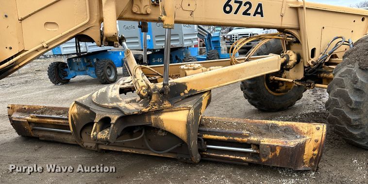 image for item LP9834 1981 John Deere 672A  motor grader