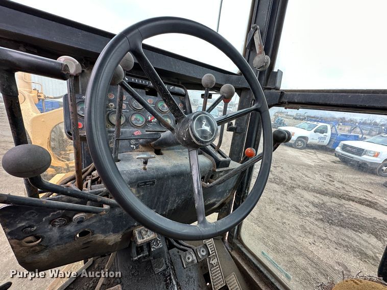 image for item LP9834 1981 John Deere 672A  motor grader