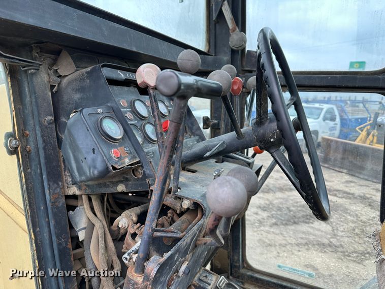 image for item LP9834 1981 John Deere 672A  motor grader