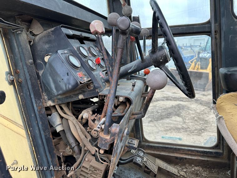 image for item LP9834 1981 John Deere 672A  motor grader