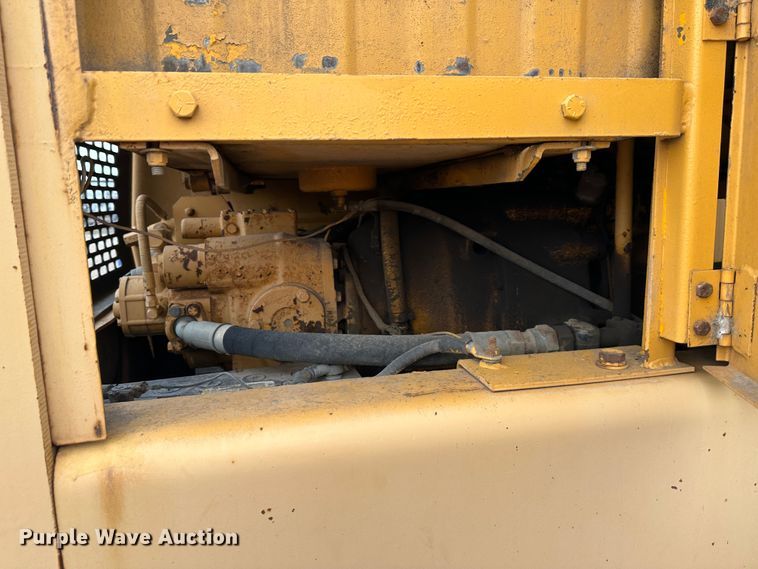 image for item LP9834 1981 John Deere 672A  motor grader