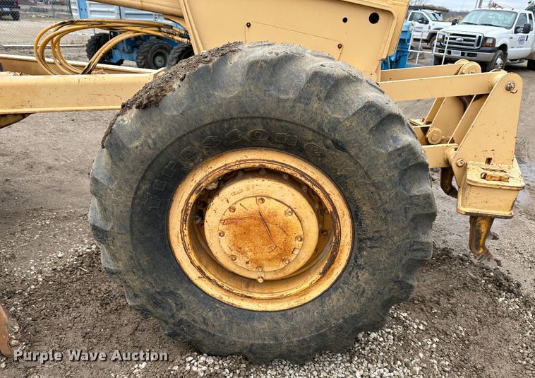 image for item LP9834 1981 John Deere 672A  motor grader