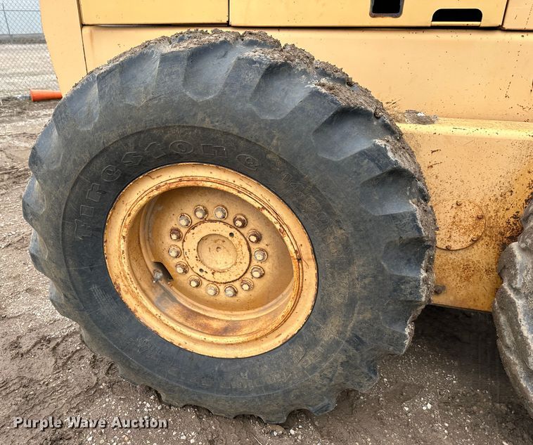 image for item LP9834 1981 John Deere 672A  motor grader