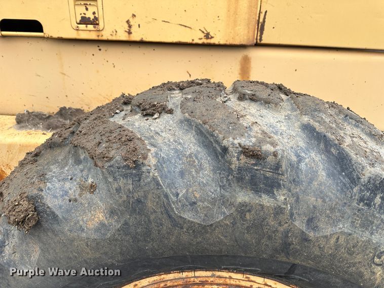 image for item LP9834 1981 John Deere 672A  motor grader