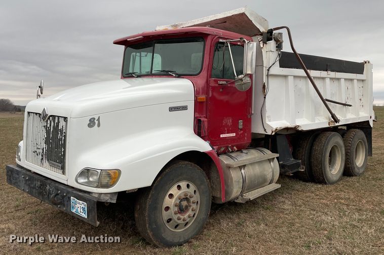 image for item LR9539 1999 International 9200  dump truck