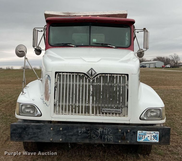 image for item LR9539 1999 International 9200  dump truck