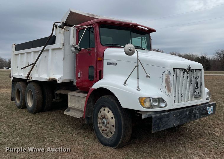 image for item LR9539 1999 International 9200  dump truck