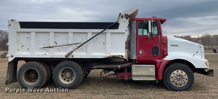 image for item LR9539 1999 International 9200  dump truck