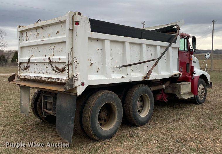 image for item LR9539 1999 International 9200  dump truck