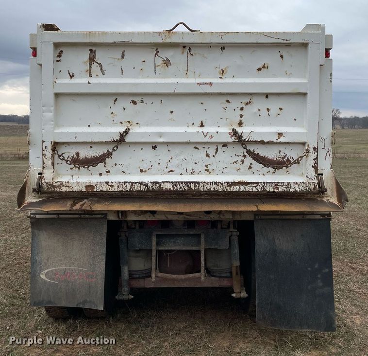 image for item LR9539 1999 International 9200  dump truck