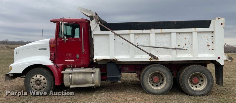 image for item LR9539 1999 International 9200  dump truck