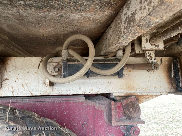 image for item LR9539 1999 International 9200  dump truck