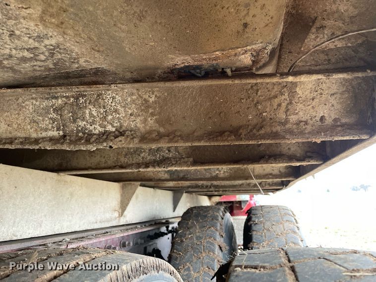 image for item LR9539 1999 International 9200  dump truck