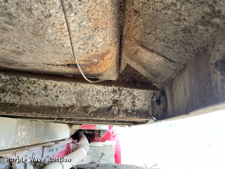 image for item LR9539 1999 International 9200  dump truck