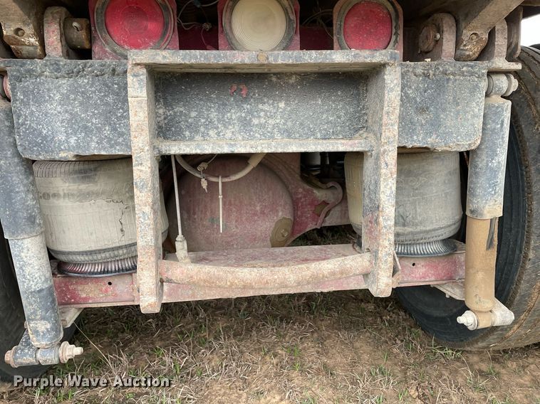 image for item LR9539 1999 International 9200  dump truck