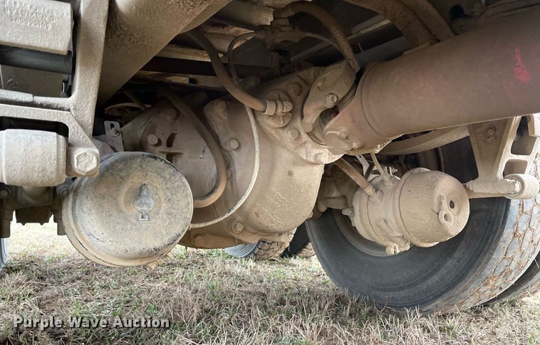 image for item LR9539 1999 International 9200  dump truck