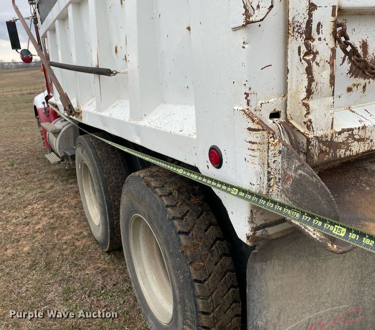 image for item LR9539 1999 International 9200  dump truck