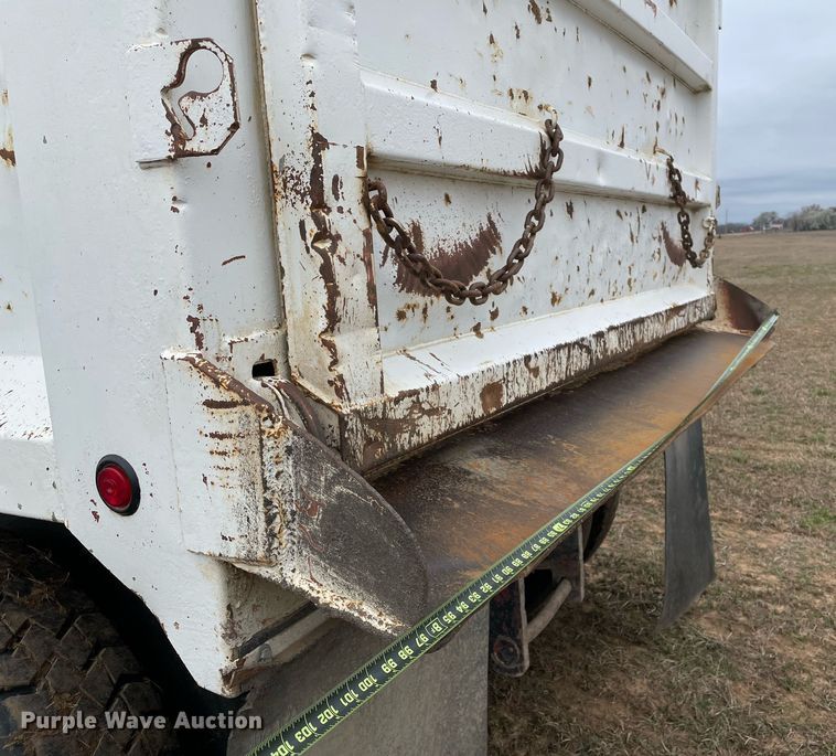 image for item LR9539 1999 International 9200  dump truck