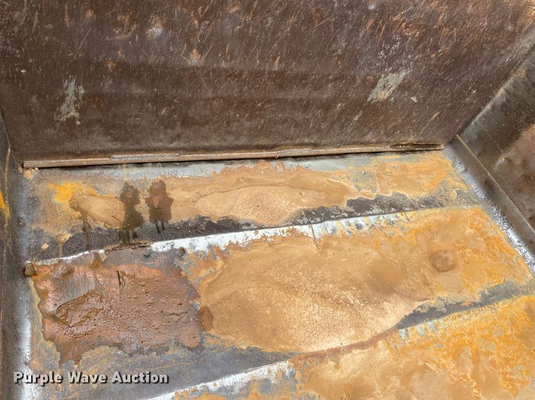 image for item LR9539 1999 International 9200  dump truck