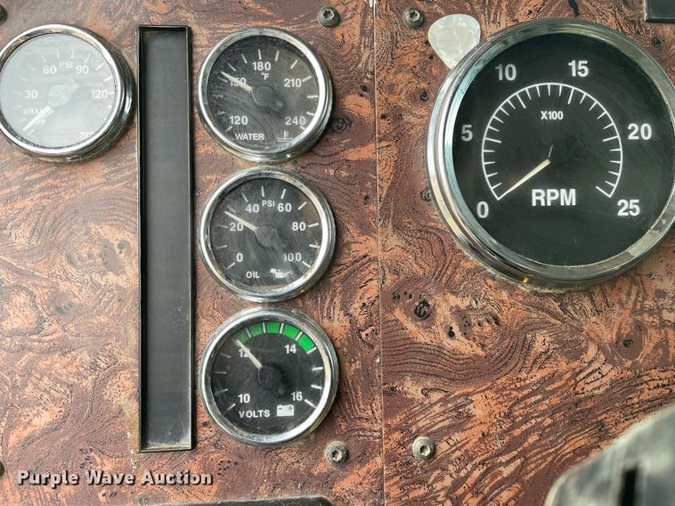 image for item LR9539 1999 International 9200  dump truck