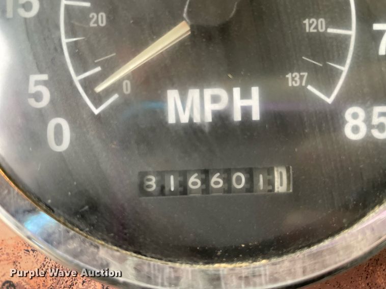 image for item LR9539 1999 International 9200  dump truck