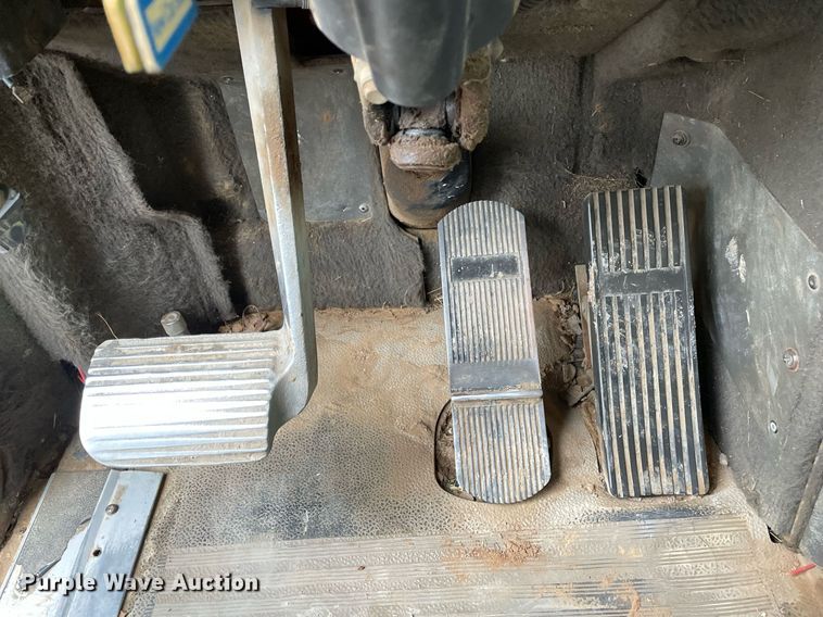 image for item LR9539 1999 International 9200  dump truck