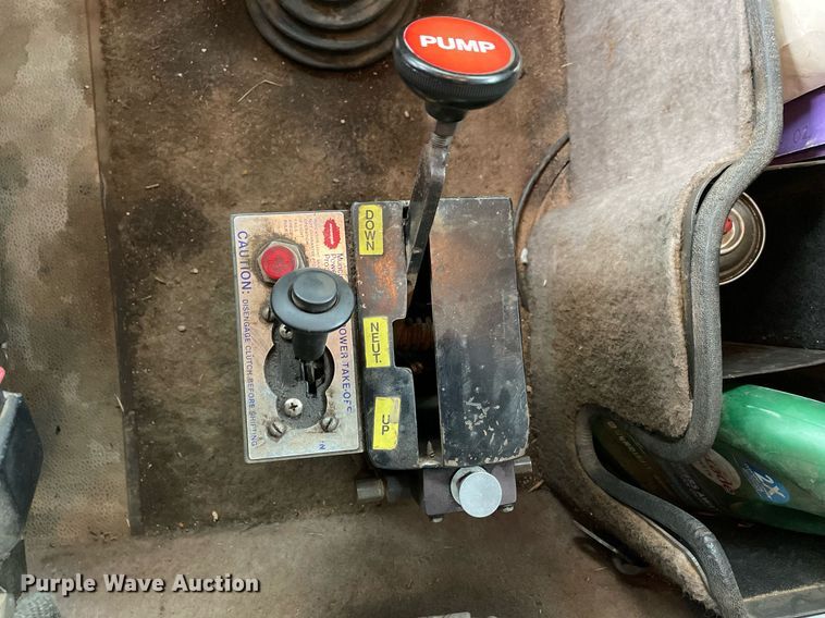 image for item LR9539 1999 International 9200  dump truck