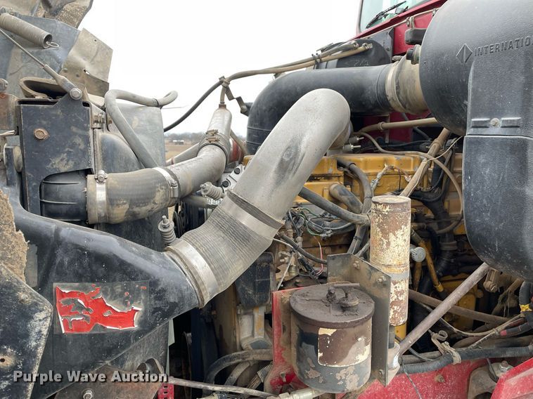 image for item LR9539 1999 International 9200  dump truck