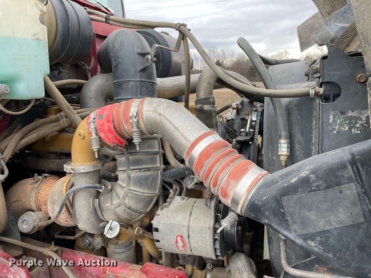 image for item LR9539 1999 International 9200  dump truck