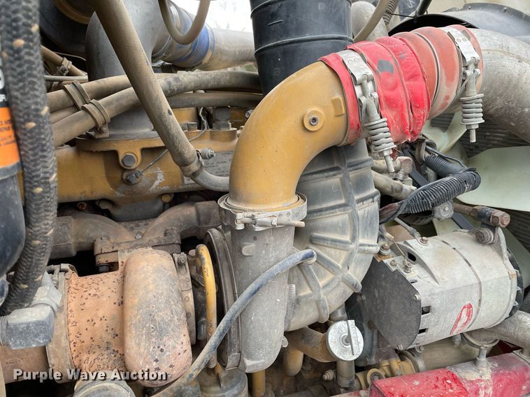 image for item LR9539 1999 International 9200  dump truck