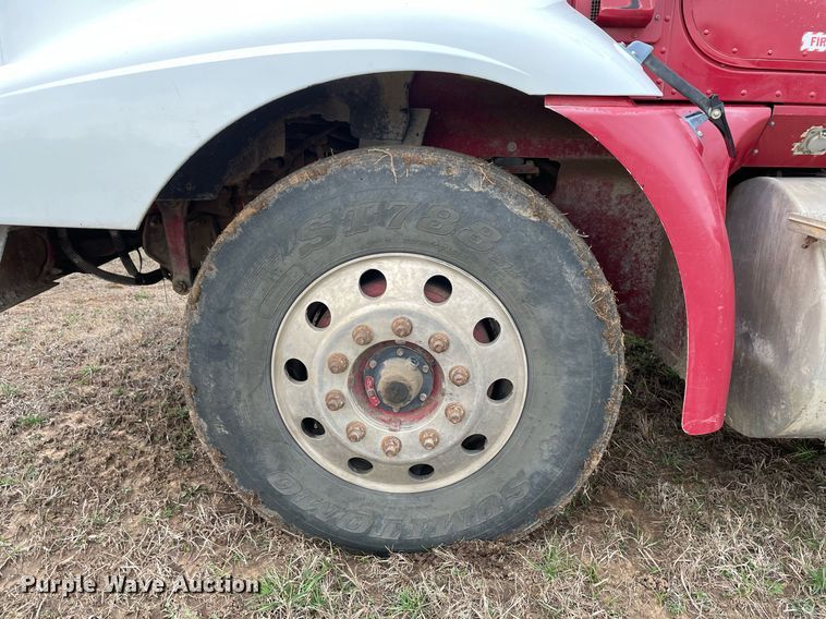 image for item LR9539 1999 International 9200  dump truck